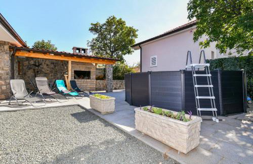 Apartman Lavanda sa bazenom i okućnicom 4* - Foto 27