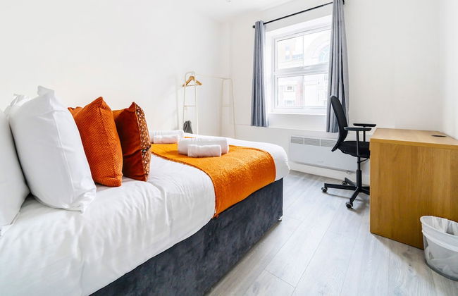 Modern Town Center Apartments Aldershot - Photo 9