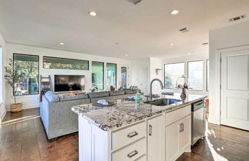 Lake Granbury Views and Game Room! Modern Escape - Foto 11