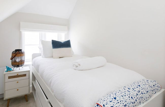 Mariners Stylish Beachside Getaway With Sea Views - Photo 78