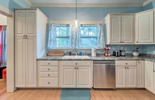 Burgaw House with Large Covered Porch and Swing! - Foto 13