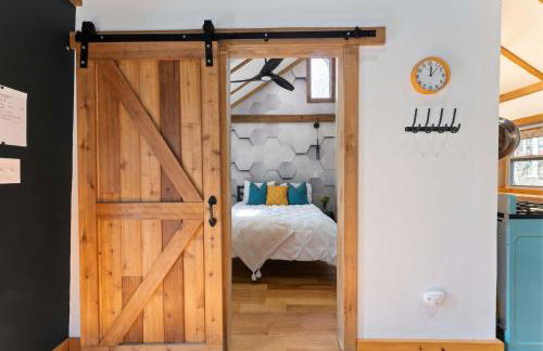 Perfect Couples Cabin Fireplace Firepit & Wine Nearby - Foto 17