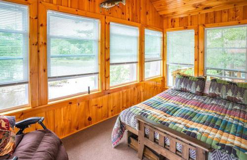 Spacious 5 Bedroom Cabin with Riverview & Black Lake Access - Foto 49