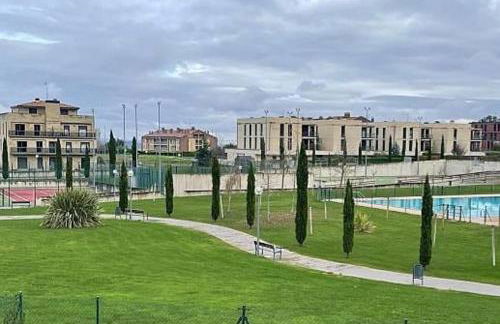 Unifamiliar con jardín, piscina, tenis y pádel - Foto 39