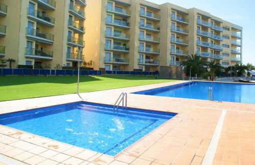 Precioso piso con vista al canal y piscina en roses AV-69 - Foto 12