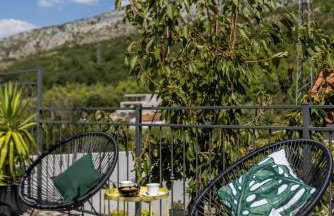 JOVI-relaxing, fenced, private, heated pool & view - Photo 71