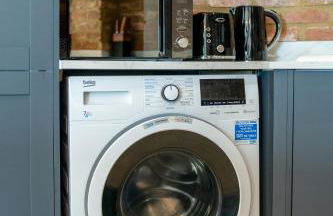 2 Bed Flat in Woking Central - Foto 36