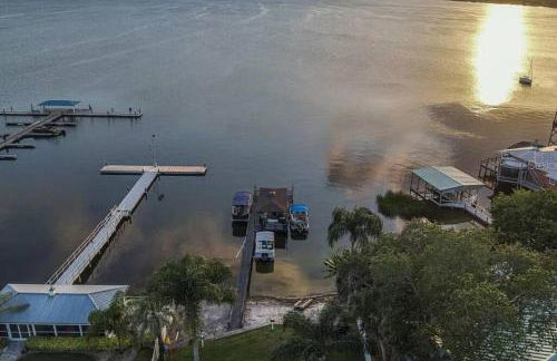 Lakefront Duplex with Pontoon Boat 2 Bedroom Home - Foto 22