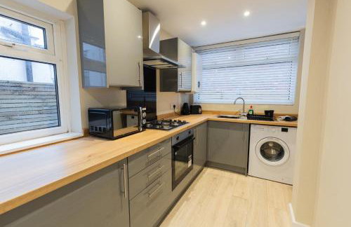 'Weston House' Newly Renovated Family and Workspace Business Cosy Home in Runcorn, Cheshire ENTIRE HOUSE - Foto 3