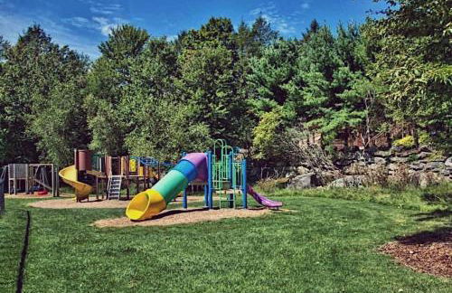 Designer Poconos Chalet I Ski, Skate, Lakes, Family-Friendly - Foto 35