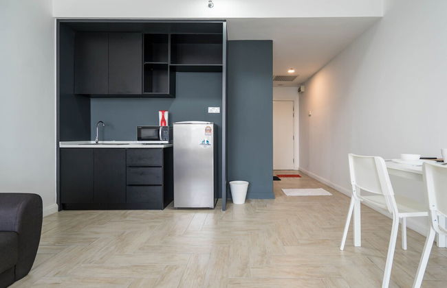 OYO Home 43951 Fair Studio Empire City Marriot - Photo 12