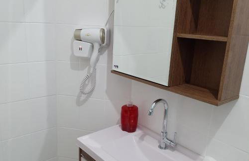 Cond Renata IV - Apto 02 dorm - 150mts Praia com Wi-fi 500Gb gratuito - Foto 45