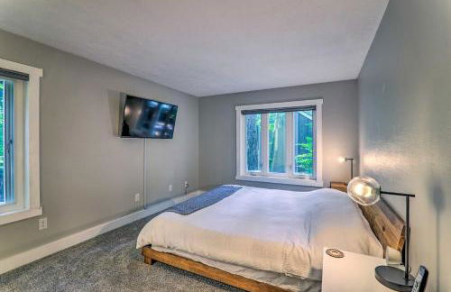 Unwind Fireside and Walk to Slopes! Poconos Getaway - Foto 14