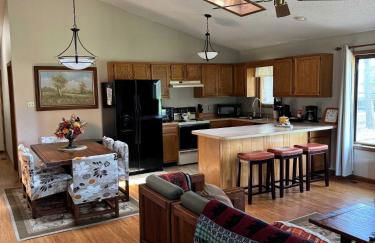 Golf Course Views w Fireplace & Resort Amenities - Foto 12