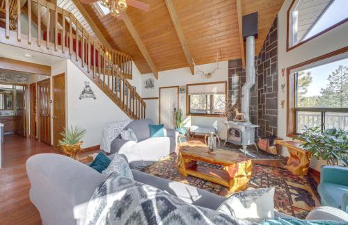 Deck and Scenic Views Munds Park Cabin! - Foto 5