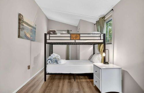 Wooded Chalet w Hot Tub & Indoor Pool, Gym Access - Foto 33