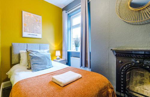 Spacious Modern Chester Home - Great Location - Photo 38