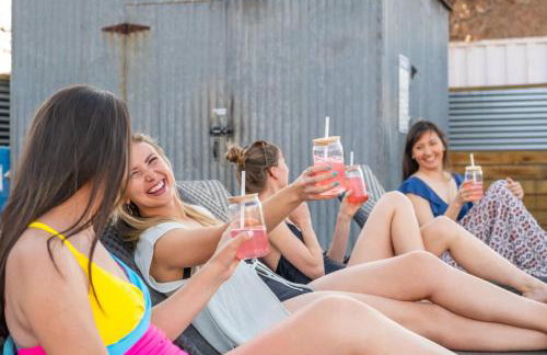 Timber & Tin H 2Bed 2Bath w Pool & Rooftop Deck - Foto 12