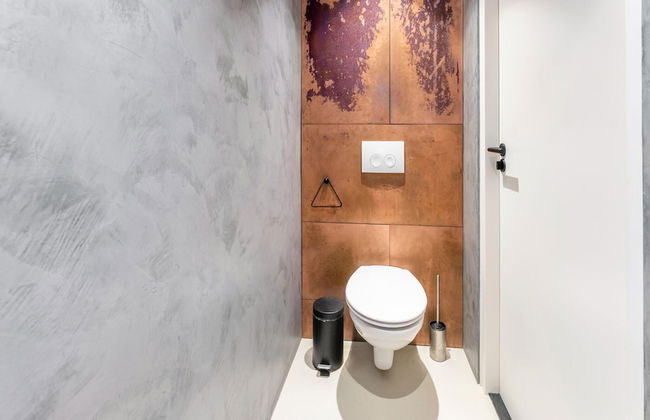 Stylish Holiday Home With Private Garden - Photo 17