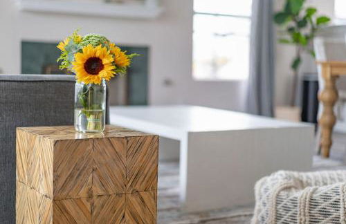 Sunlit La Jolla Village Gem with Peak Ocean Views - Photo 11