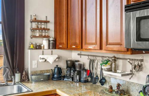 Beautiful Mountain Views in Iconic Building - Foto 12