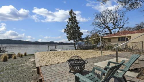 Sandy Feet Retreat -- Lakefront Retreat With Sand Volleyball Court! - Foto 4