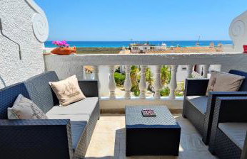 The Swallow's rest beach house - Meia Praia - Foto 1