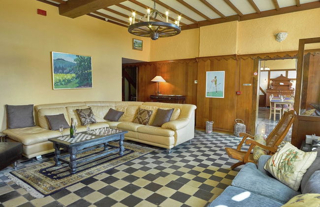 Spacious Holiday Home With Private Garden - Foto 7