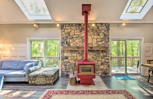Peaceful New Market Cabin with Deck and Fire Pit! - Foto 6