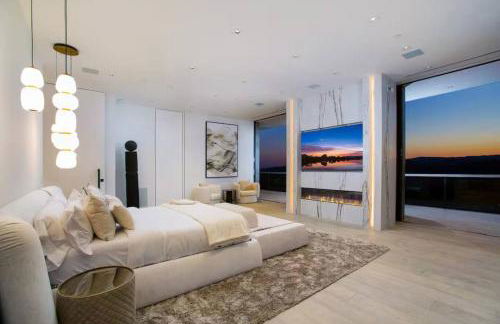 Ultra-Luxurious BH Estate with Pool, Theatre, Views - Foto 67