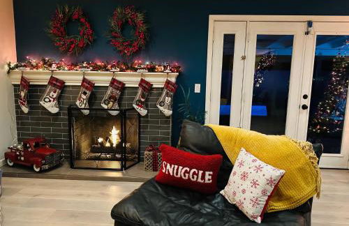 Huntington Beach, AC, Pool, Hot Tub, Detached Office, Close to Beach, Outside Entertaining Area - Photo 15