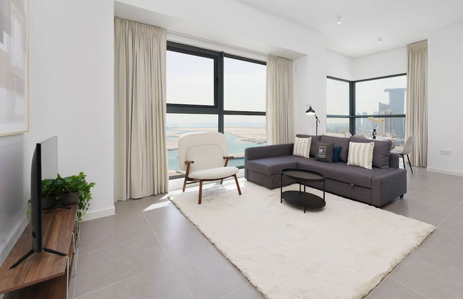 Maison Privee - Modern & Panoramic Sea View Apt on Al Reem Island - Photo 1