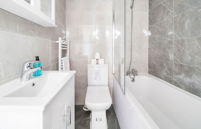 Modern Town Center Apartments Aldershot - Photo 57