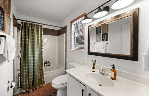 Locklyn's Loft | Views, Hot Tub, Game Room & MORE! - Foto 25