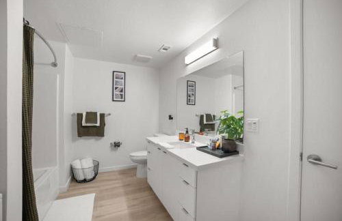 Modern Lux Midrise Stadium & Downtown Views - Foto 2