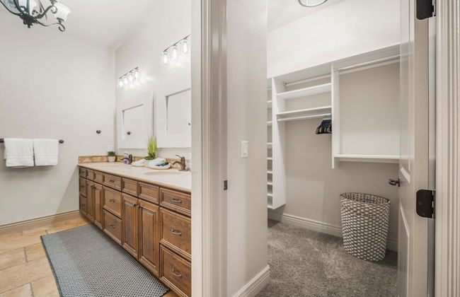 Poolside Retreat Directly Across From Pool! - Foto 40