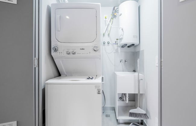 w Majestic 1BR w Great Pool in Centriqo - Foto 29