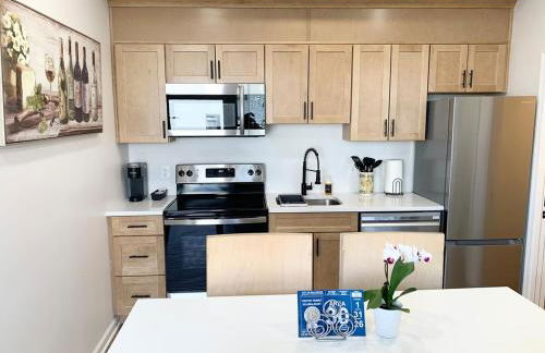 Comfy Cozy 2BD-2BA apt in Federal Hill - Photo 2