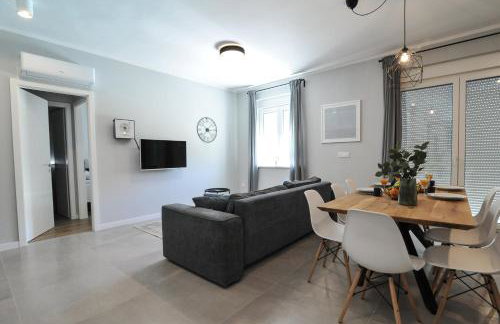 Tony's house in garden - Photo 8