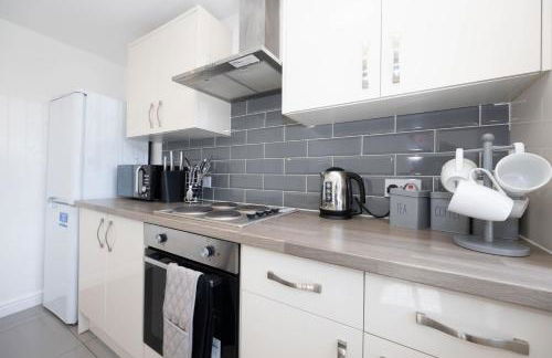 Contemporary 3 Bedroom Home with Garden & Parking - Foto 13