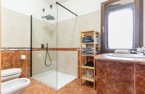 Deep Blue Sea - Photo 30