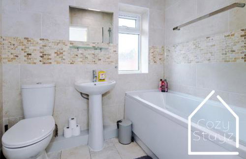 Spacious 3 Bed with Pac-Man, Darts and 2 Parking spaces - Foto 36