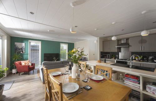 Cedar Lodge, Strawberryfield Park - Photo 26