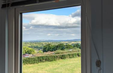 Red darren luxury hut - Photo 13