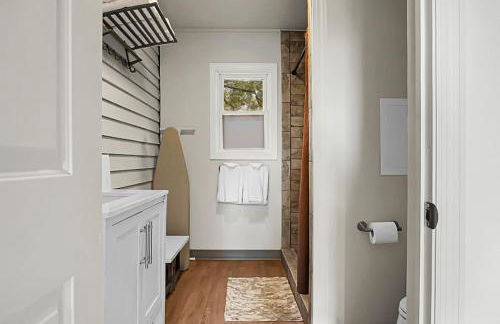 Awendaw Retreat 2 BR Cottage BBQ & Fire Pit - Foto 26