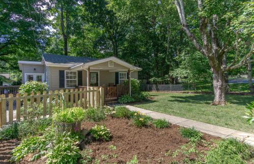 Charming Pet-Friendly Cottage Walkable to Town! - Foto 29