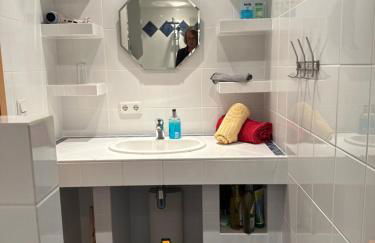 Nettes Apartment mit schönem Bad - Foto 19