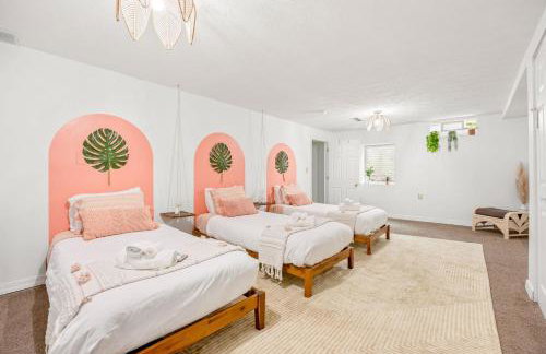 Indy Palm Pad with Patio & Tiki Bar-Mid-Century Charmer-Family Friendly - Photo 27