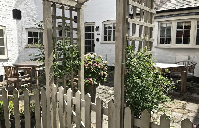 Courtyard Cottages Lymington - Foto 1