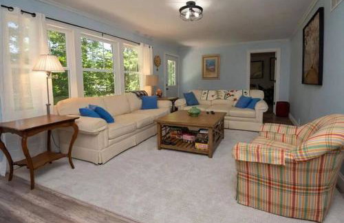 Little Blue Cottage: a wooded getaway near beaches and towns - Foto 12